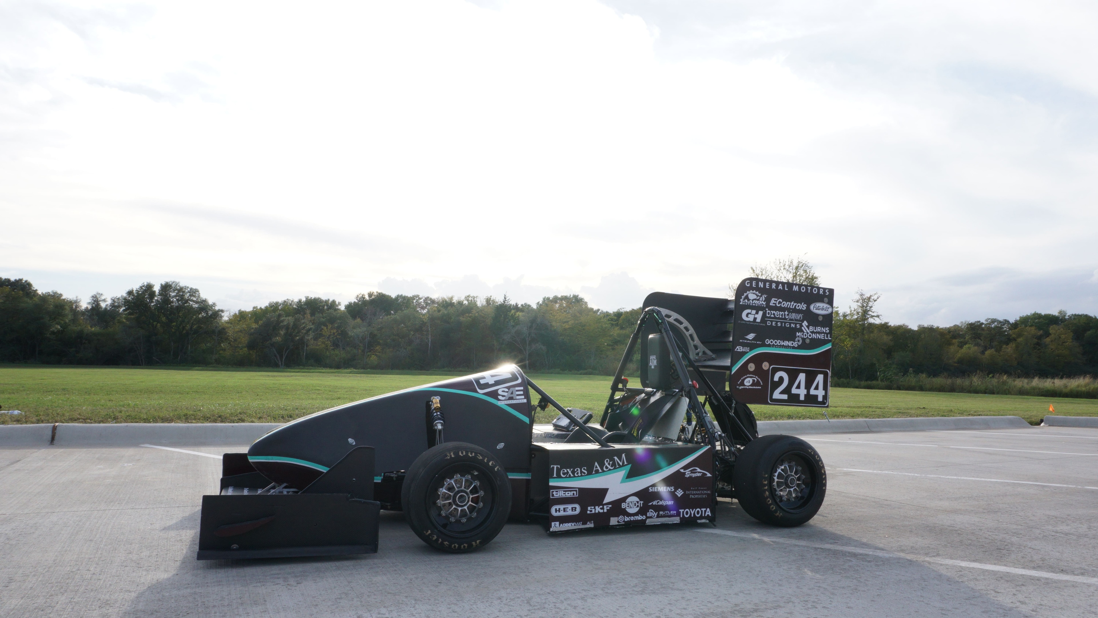 AME22 Racing Car Side View